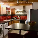 Ferienhaus La Maison De Lily, Cosy Dans Le Vieux-hyeres, Parking Gratuit Hyères