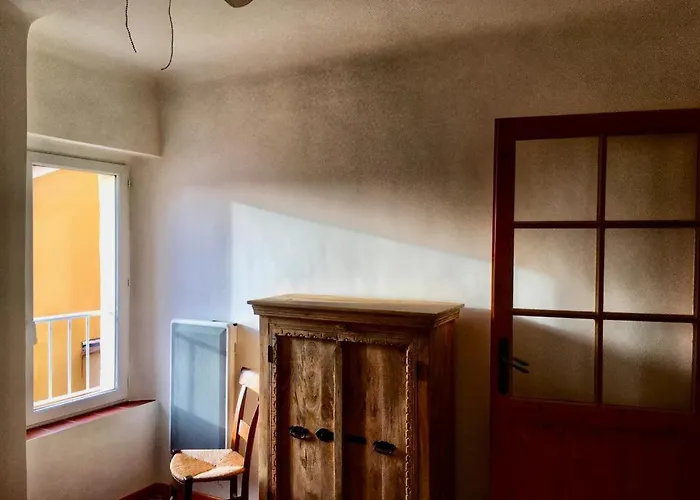 Holiday home La Maison De Lily, Cosy Dans Le Vieux-hyeres, Parking Gratuit *